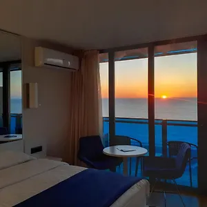 Only Front Sea View, No Side View, Wonderful Panorama, High Floor, Location Guarantee Апарт-отель